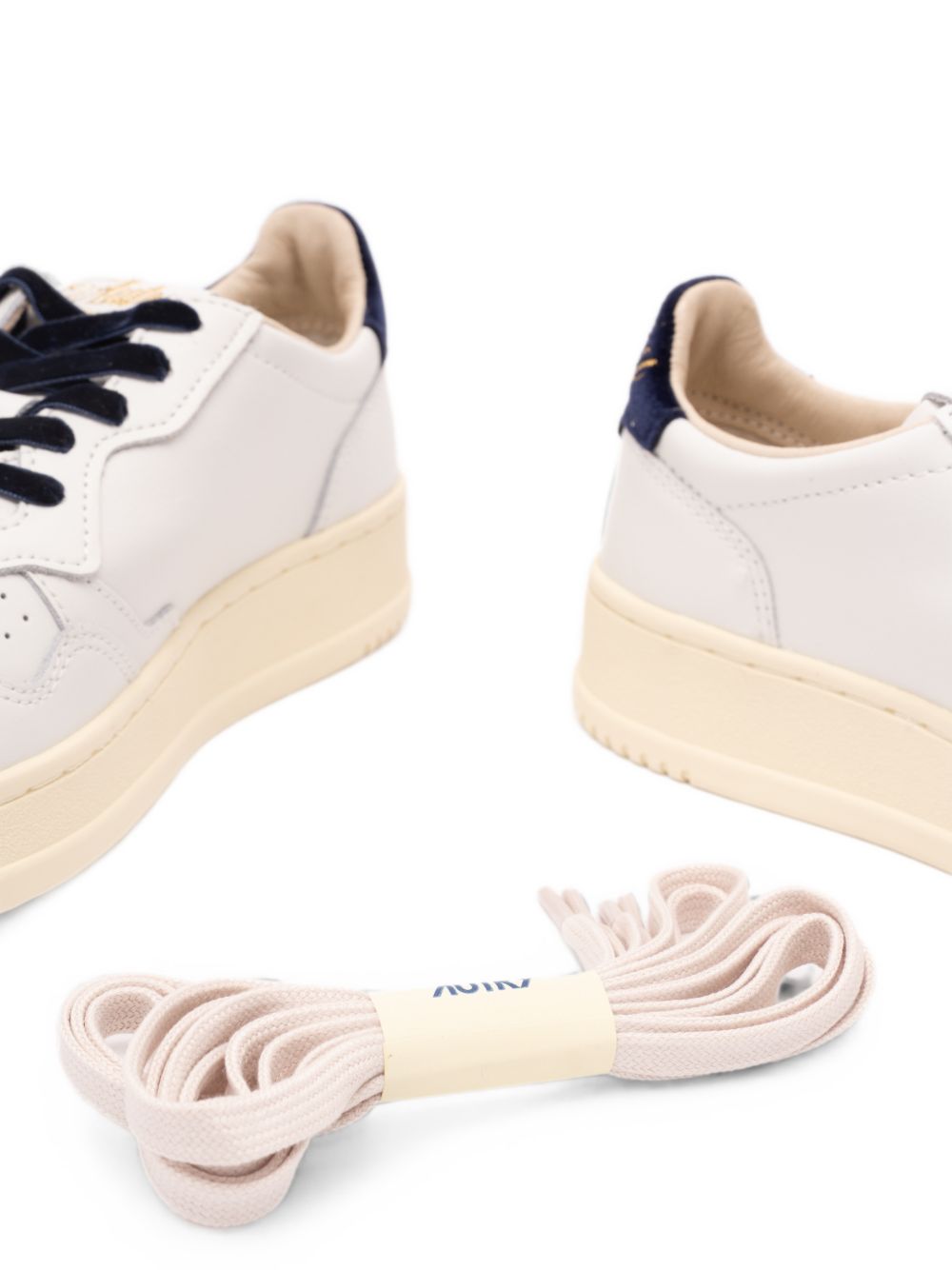 Medialist low sneakers AULW VZ02WHITE/SPACE AUTRY