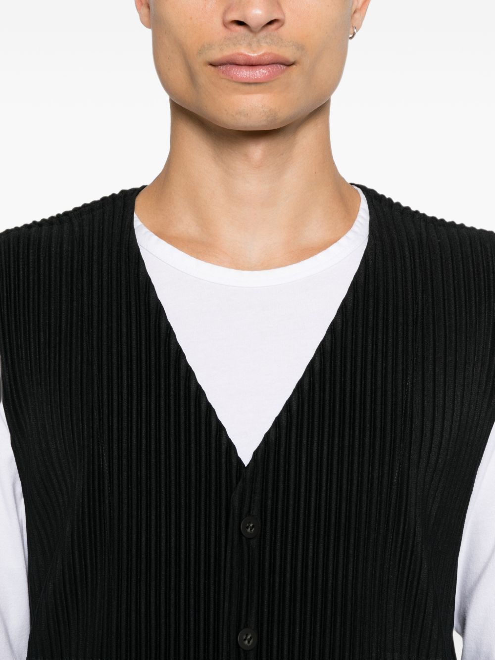 pleated V-neck vest HP68JE511 15 HOMME PLISSÉ ISSEY MIYAKE