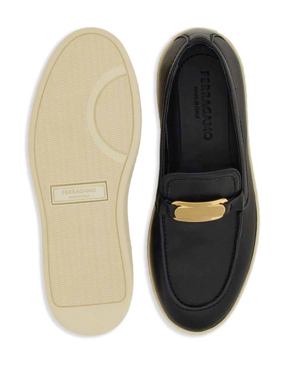 New Vara buckle loafers<BR/><BR/><BR/> CRIO 775026NERO FERRAGAMO