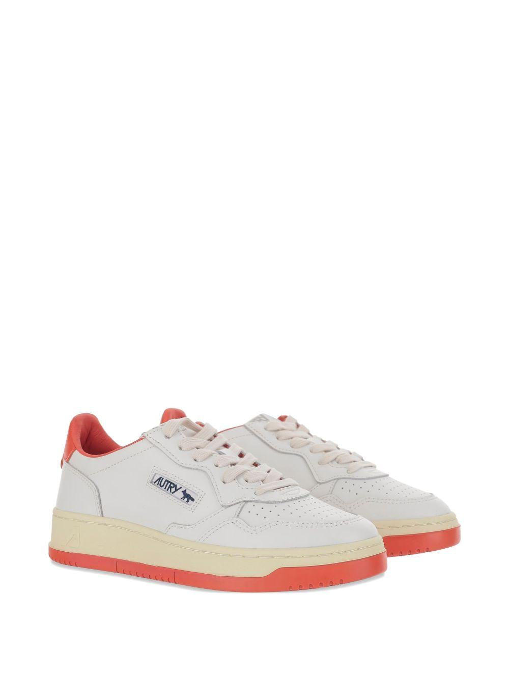 MEDALIST LOW 'MAISON KITSUNÉ' SNEAKERS IN WHITE AND CLAY RED LEATHER AULW MK02WHT/RED AUTRY x MAISON KITSUNÉ