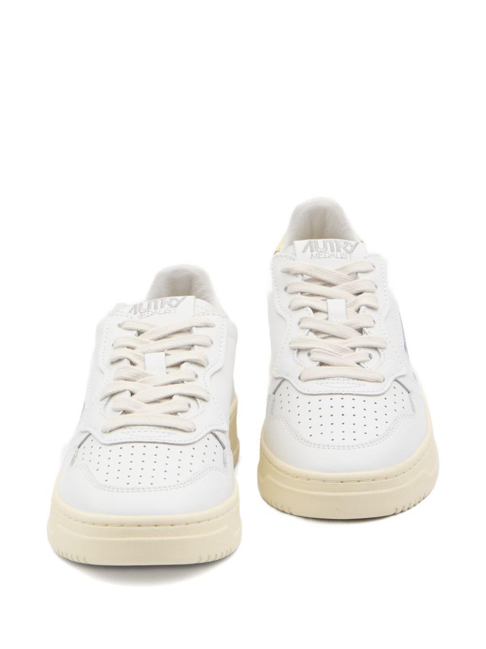 Medalist Low sneakers AULW LL09WHITE/LEMON MERINGUE AUTRY