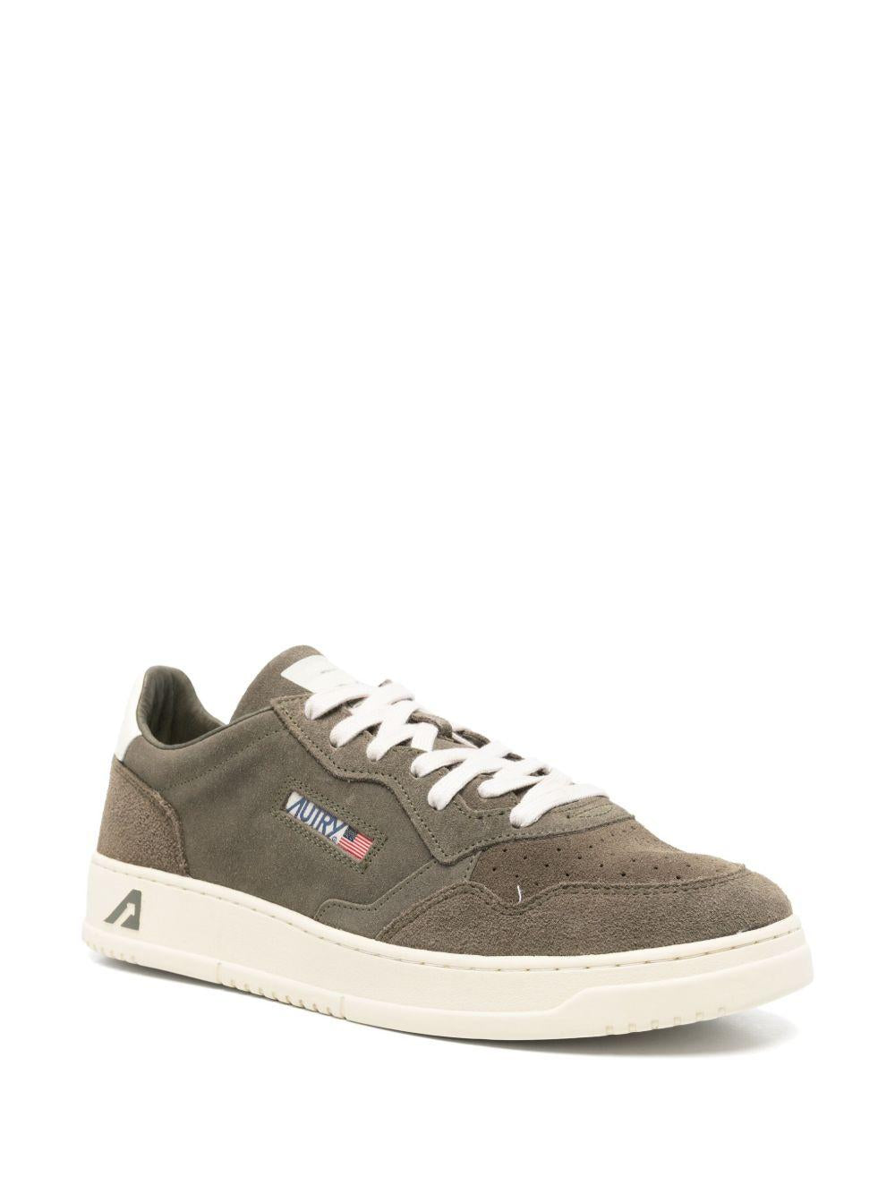 MEDALIST LOW SNEAKERS IN MILITARY CANVAS AULM UH04MISLET/WHT AUTRY