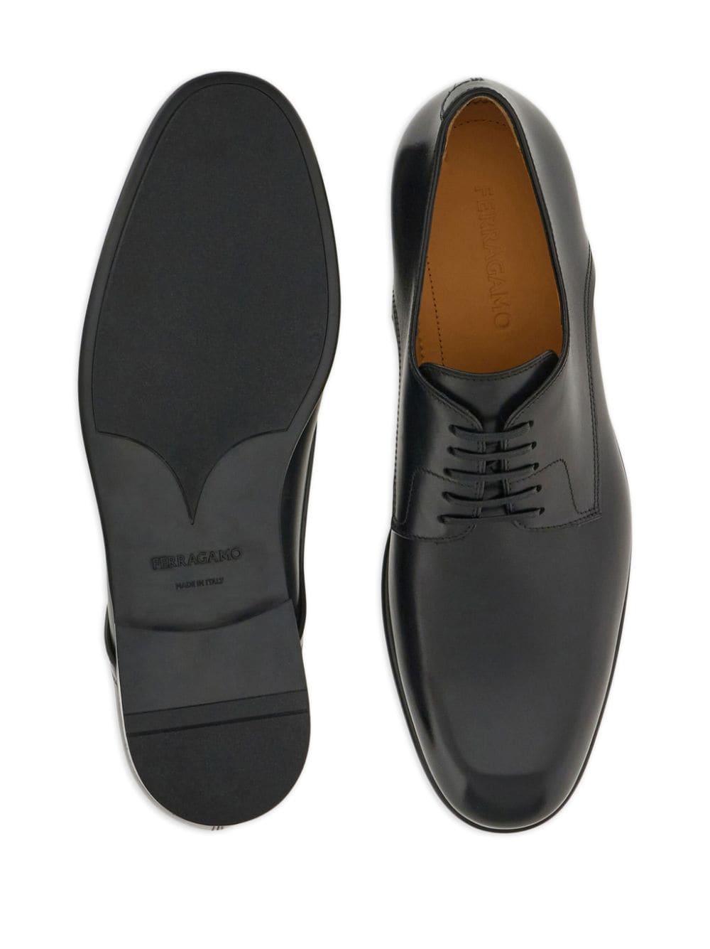 lace-up leather derby shoes<BR/><BR/><BR/> FOSCO 0762619NERO FERRAGAMO