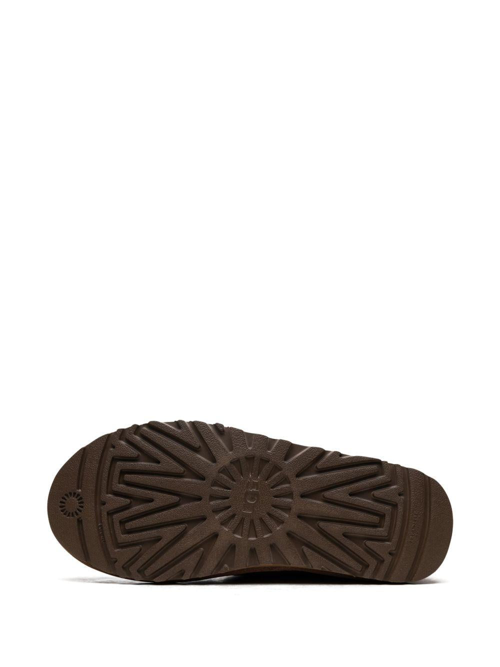 Neumel laced 3236 CHE UGG