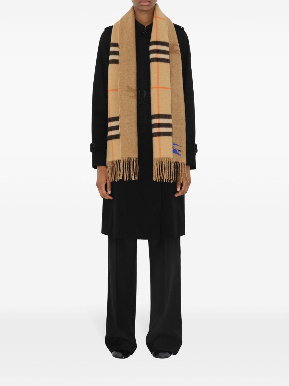Reversible check cashmere scarf<BR/><BR/><BR/> 8094710 B9719 BURBERRY