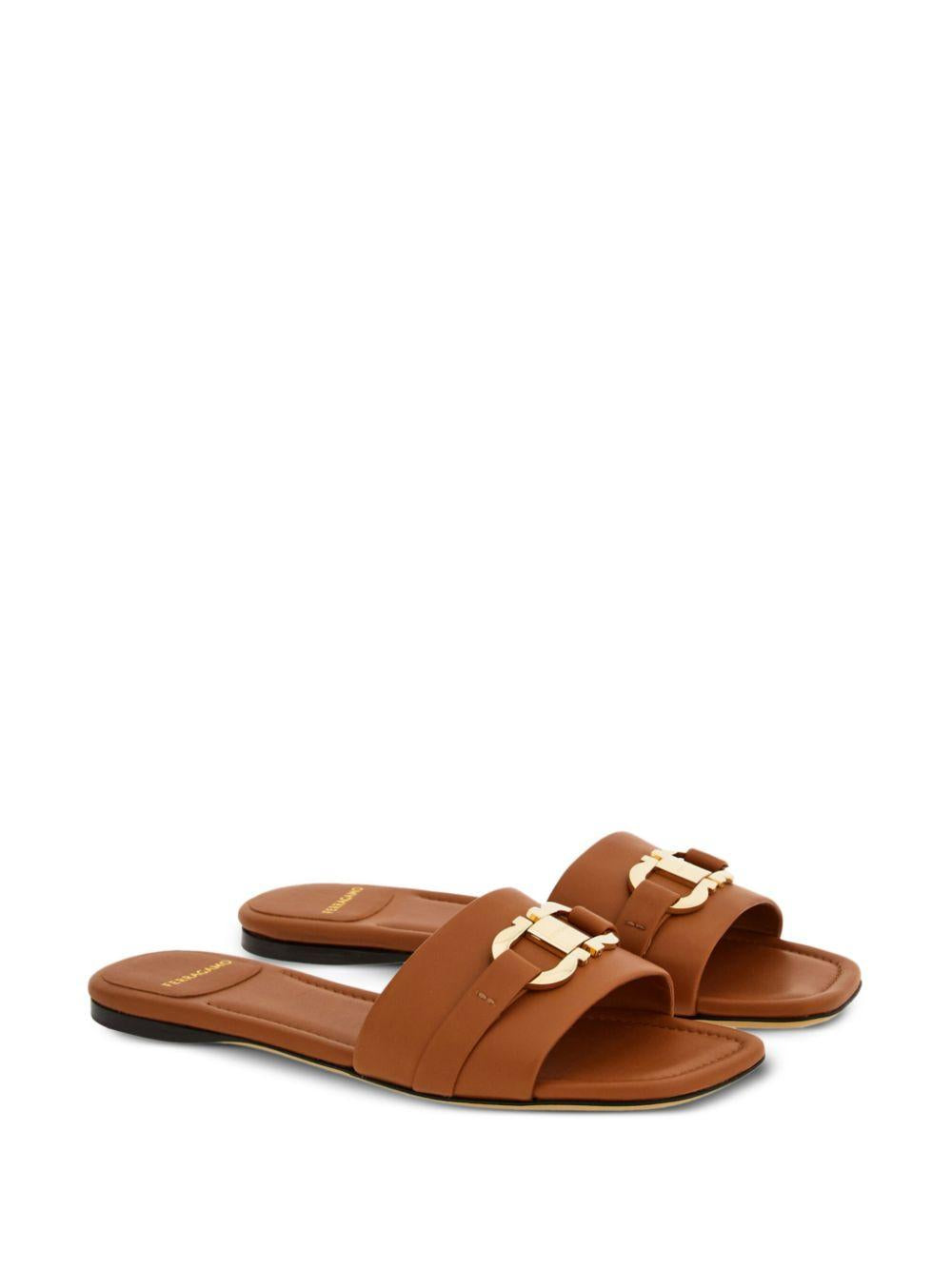 Gancini-buckle leather slides<BR/> LEAH 769637CUOIO FERRAGAMO