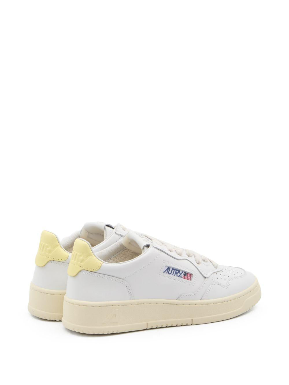 Medalist Low sneakers AULW LL09WHITE/LEMON MERINGUE AUTRY