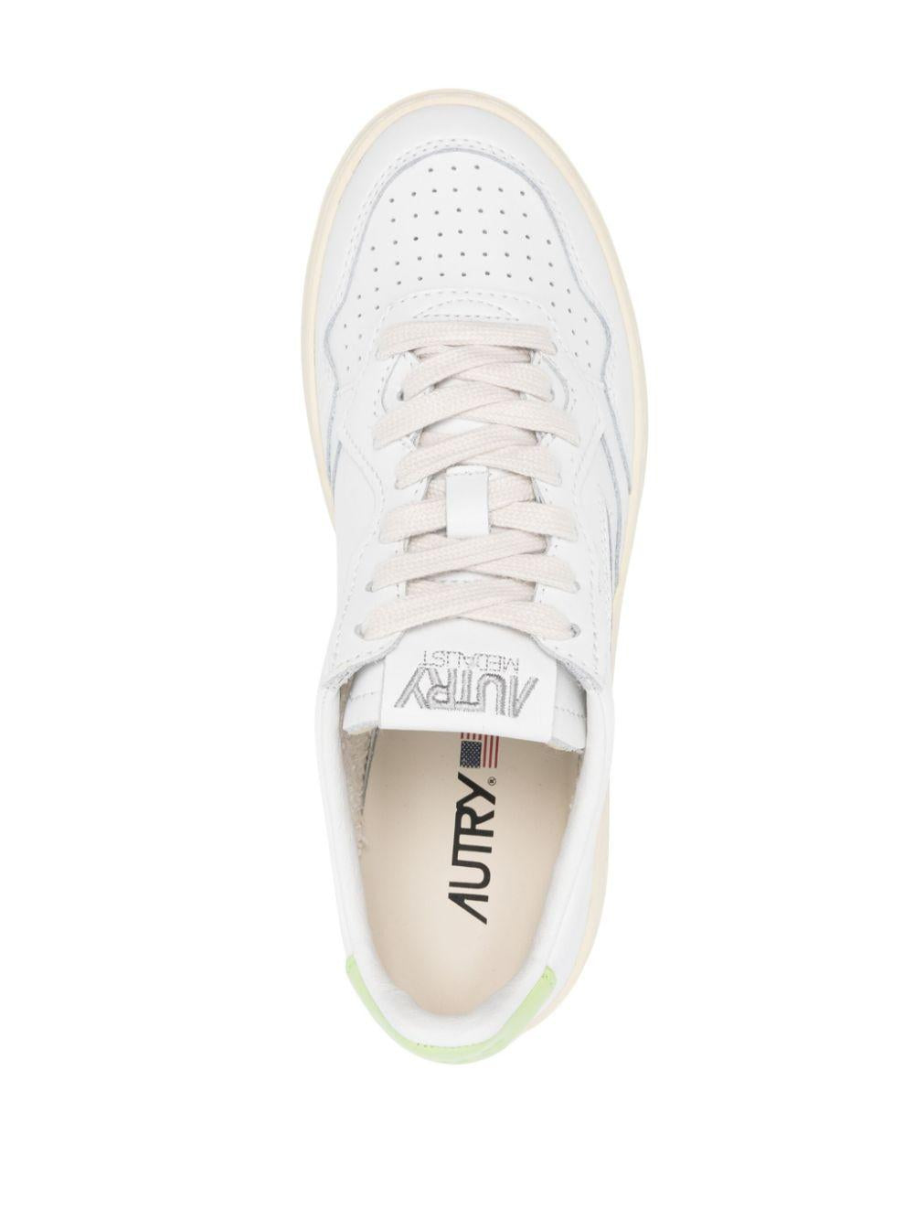 Medalist leather sneakers<BR/><BR/><BR/> AULW LL60LEAT/LEAT WHT/SNAP GRN AUTRY