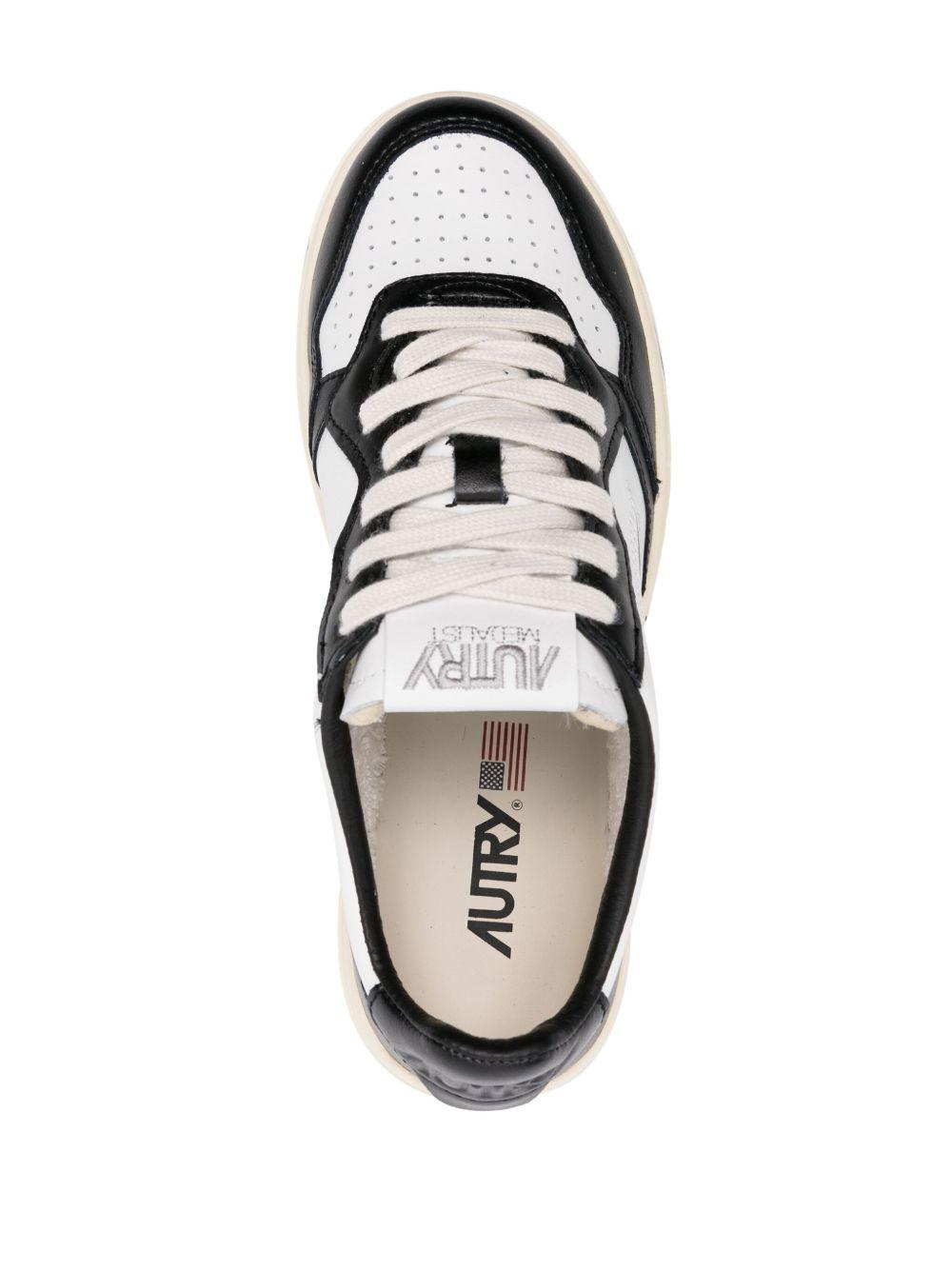 MEDALIST LOW SNEAKERS IN WHITE AND BLACK LEATHER WITH LETTERING AULM BH02WHITE/BLACK AUTRY