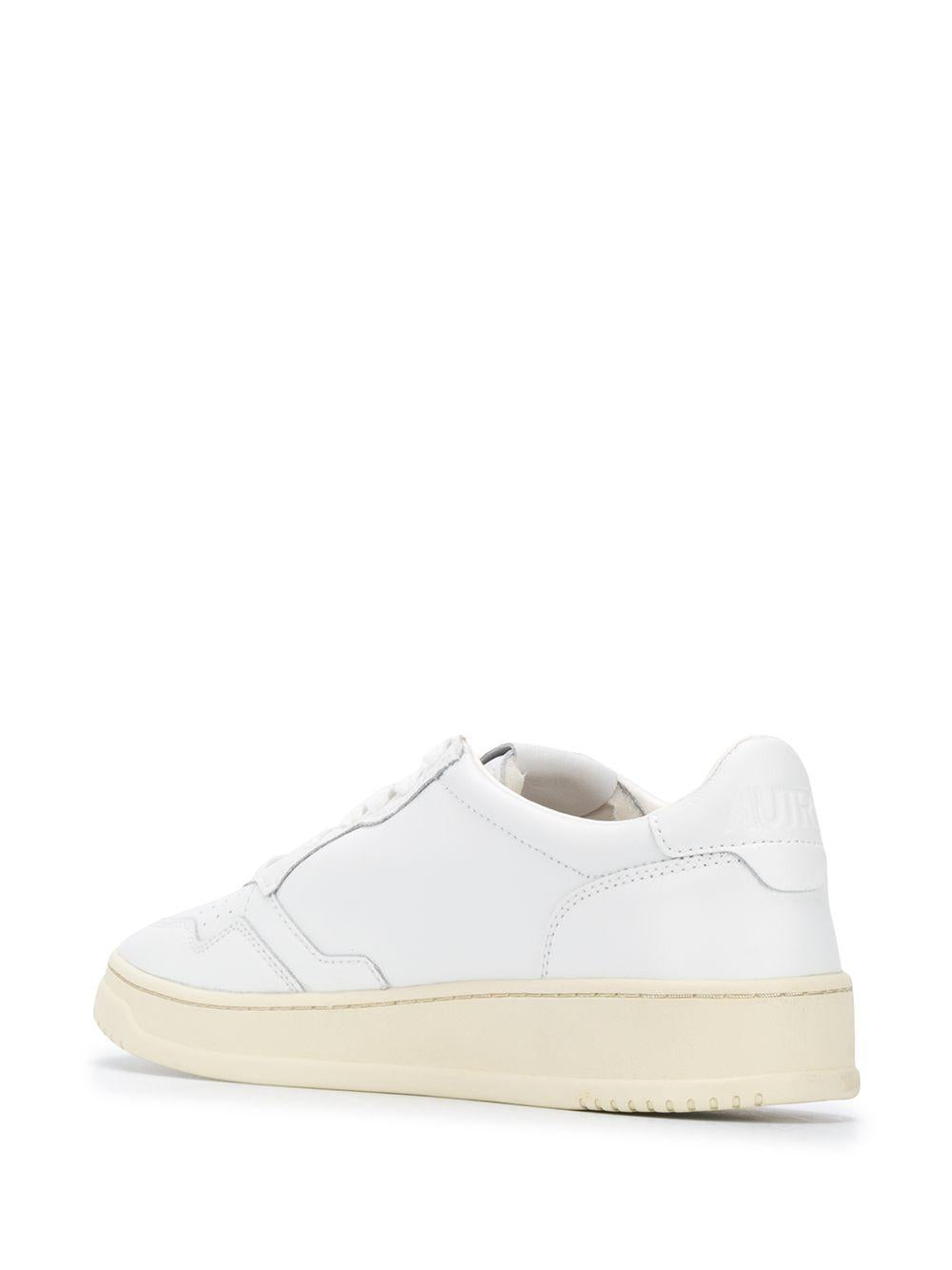 MEDALIST LOW SNEAKERS IN OPTICAL WHITE SUPER SOFT NAPA LEATHER AULM LL15WHITE/WHITE AUTRY