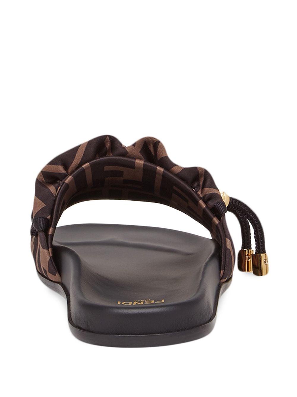 Toggle-fastening FF-logo slides<BR/><BR/><BR/> 8X8142 AE7SF0R7V FENDI