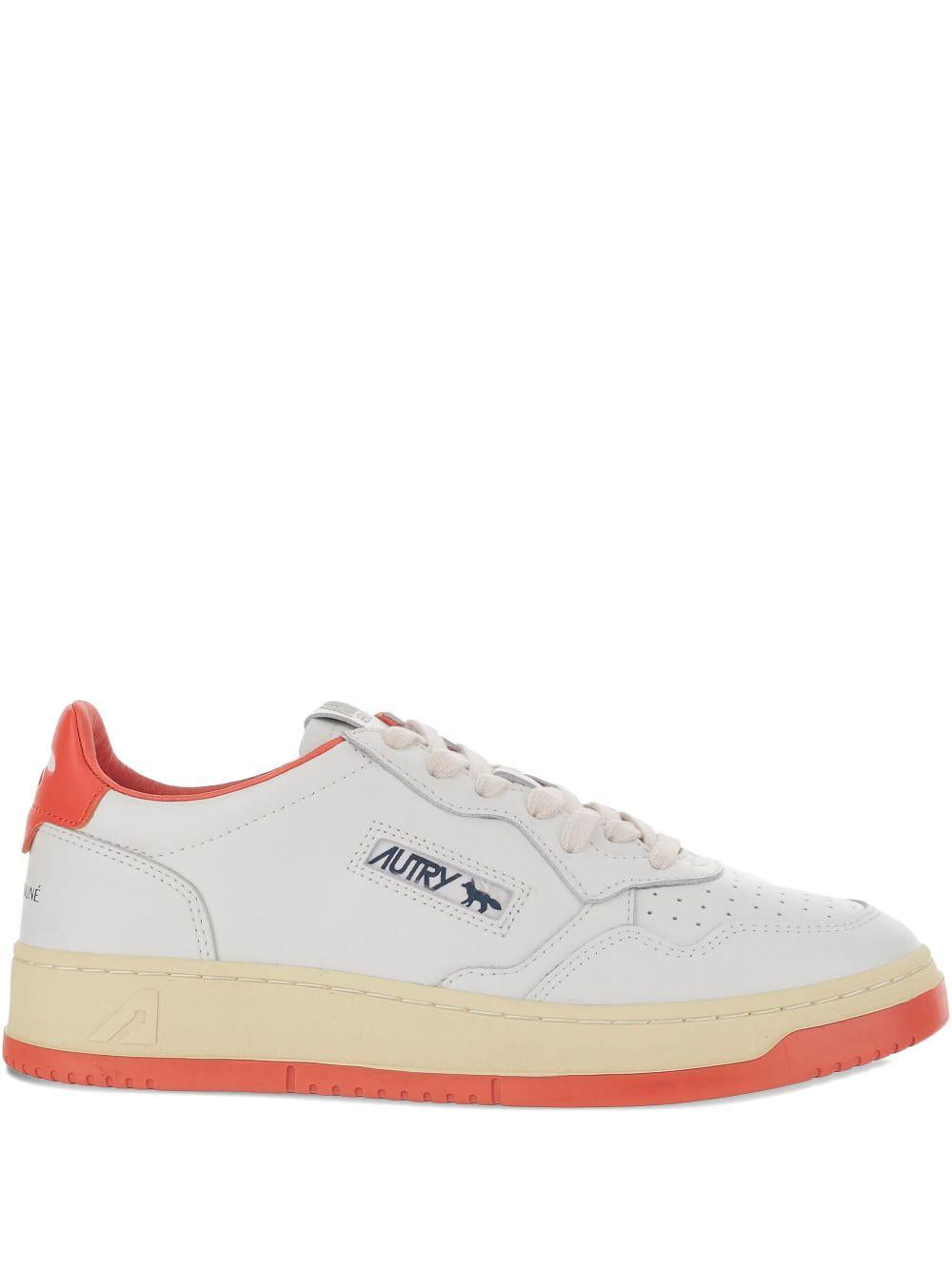 MEDALIST LOW 'MAISON KITSUNÉ' SNEAKERS IN WHITE AND CLAY RED LEATHER AULM MK02WHT/RED AUTRY x MAISON KITSUNÉ