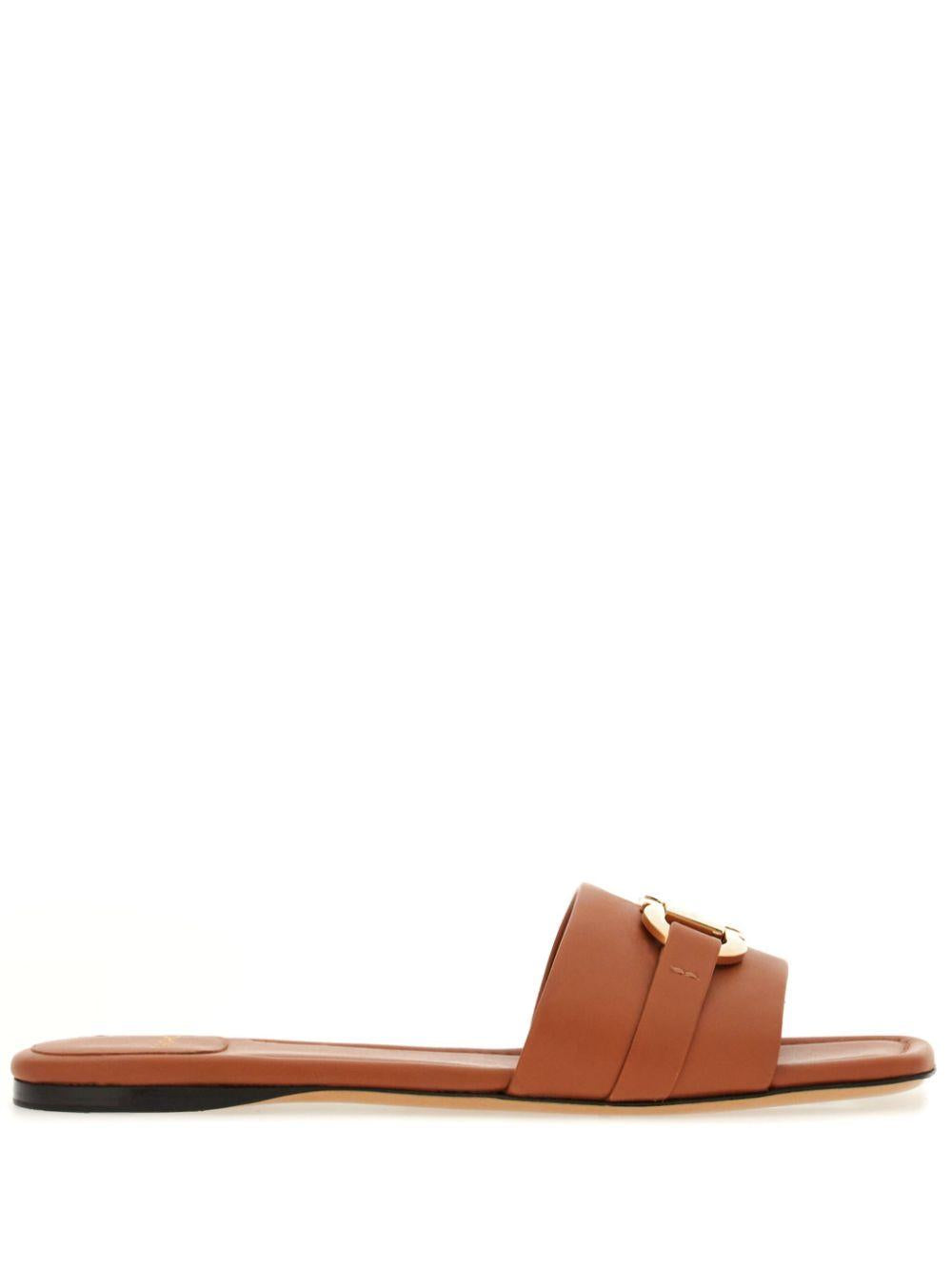 Gancini-buckle leather slides<BR/> LEAH 769637CUOIO FERRAGAMO