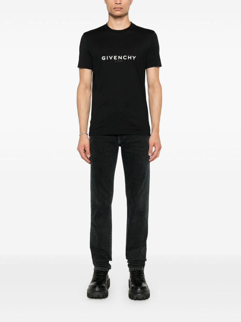 Givenchy Reverse T-shirt<BR/><BR/><BR/> BM71653Y6B 001 GIVENCHY