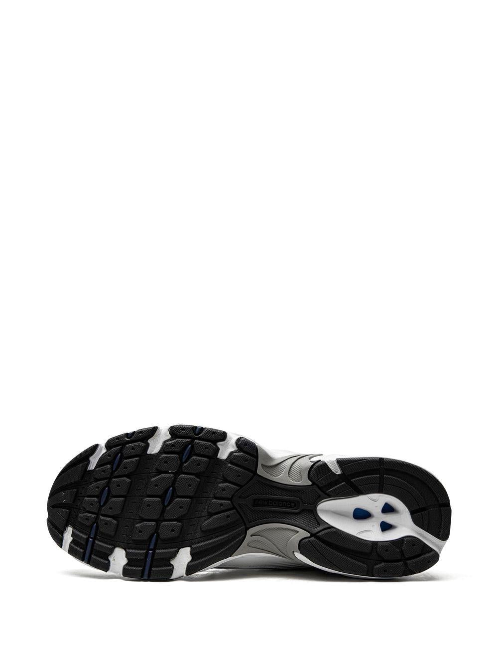 530 low-top sneakers<BR/><BR/><BR/> NBMR530SG WHITE/BLUE NEW BALANCE