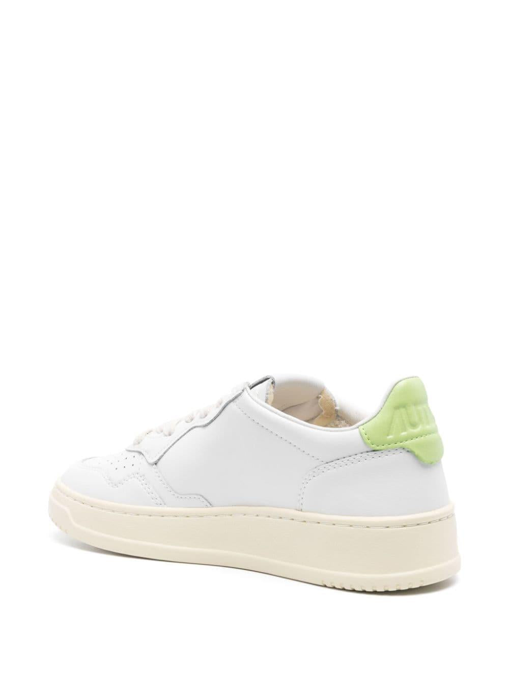 Medalist leather sneakers<BR/><BR/><BR/> AULW LL60LEAT/LEAT WHT/SNAP GRN AUTRY