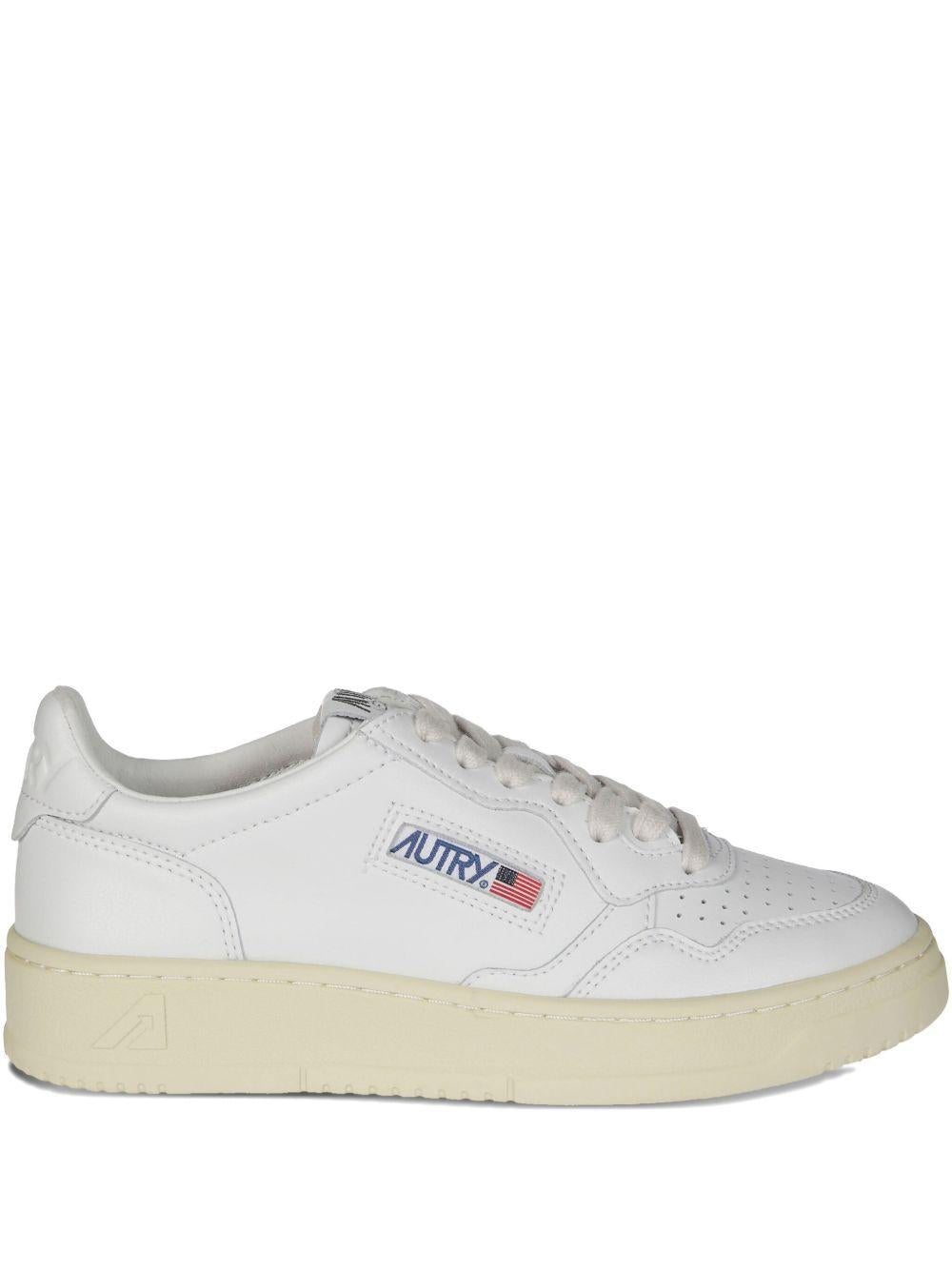 MEDALIST LOW SNEAKERS IN WHITE LEATHER AULW LL15WHITE/WHITE AUTRY