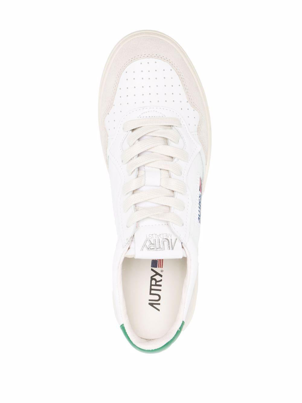 Medalist Low Sneakers in White Leather and Beige Suede AULM LS23WHT/AMAZ AUTRY