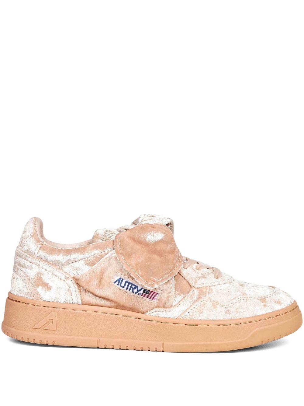 MEDALIST LOW BOW 'VELVET' SNEAKERS AULW VF04VEL/FLAKE SMOKE/GRAY AUTRY