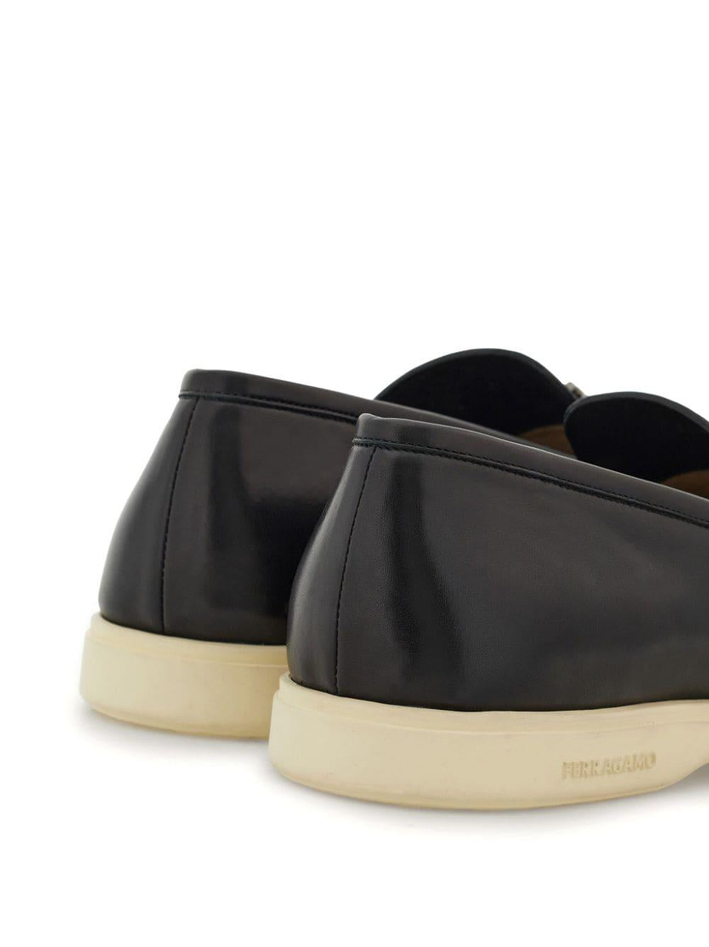 Gancini-plaque leather loafers<BR/><BR/><BR/> COSIMO 0774493NERO FERRAGAMO