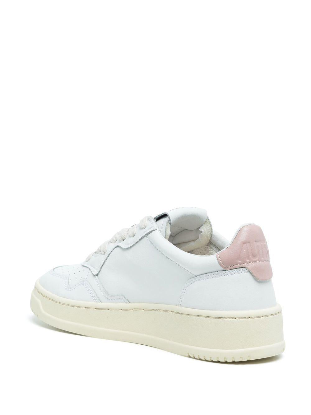 MEDALIST LOW SNEAKERS IN WHITE AND PINK LEATHER AULW LL16WHT/PINK AUTRY