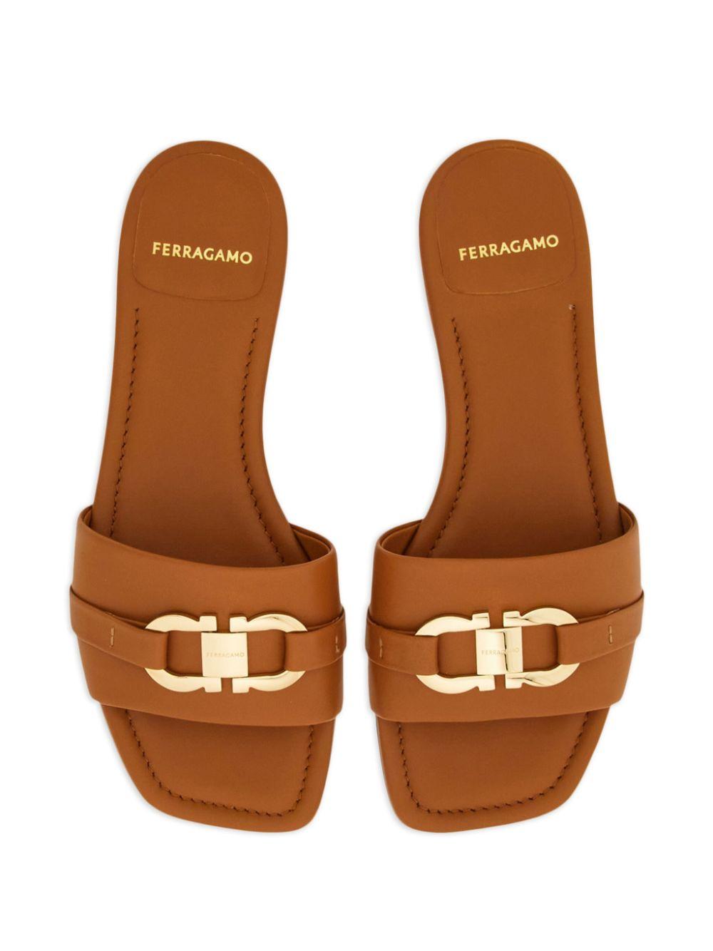 Gancini-buckle leather slides<BR/> LEAH 769637CUOIO FERRAGAMO