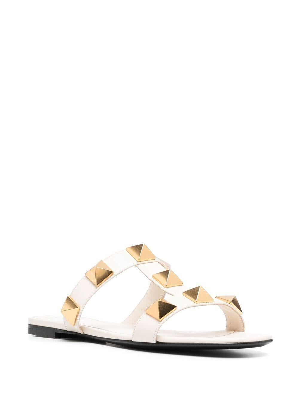Roman Stud flat leather sandals<BR/><BR/><BR/> ZW2S0BU9ZWM I16 VALENTINO GARAVANI