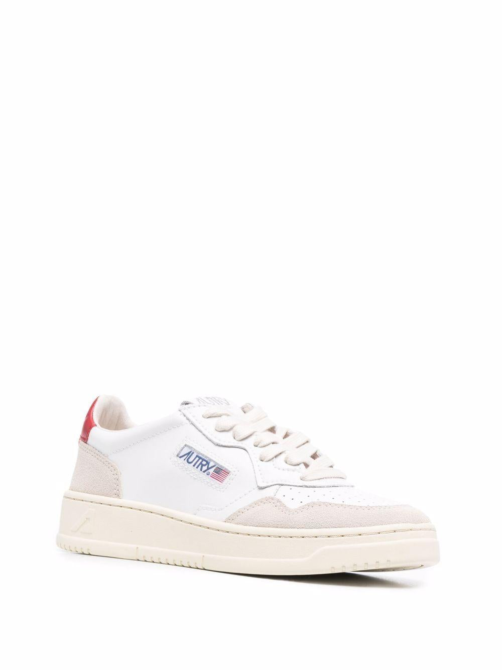 MEDALIST LOW SNEAKERS IN WHITE AND RED LEATHER AULW LS43WHT/RED AUTRY