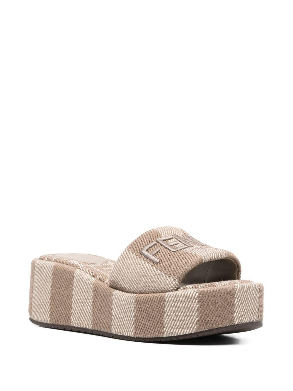 Logo-embroidered slides<BR/><BR/> 8R8515 ASB5F1STE FENDI