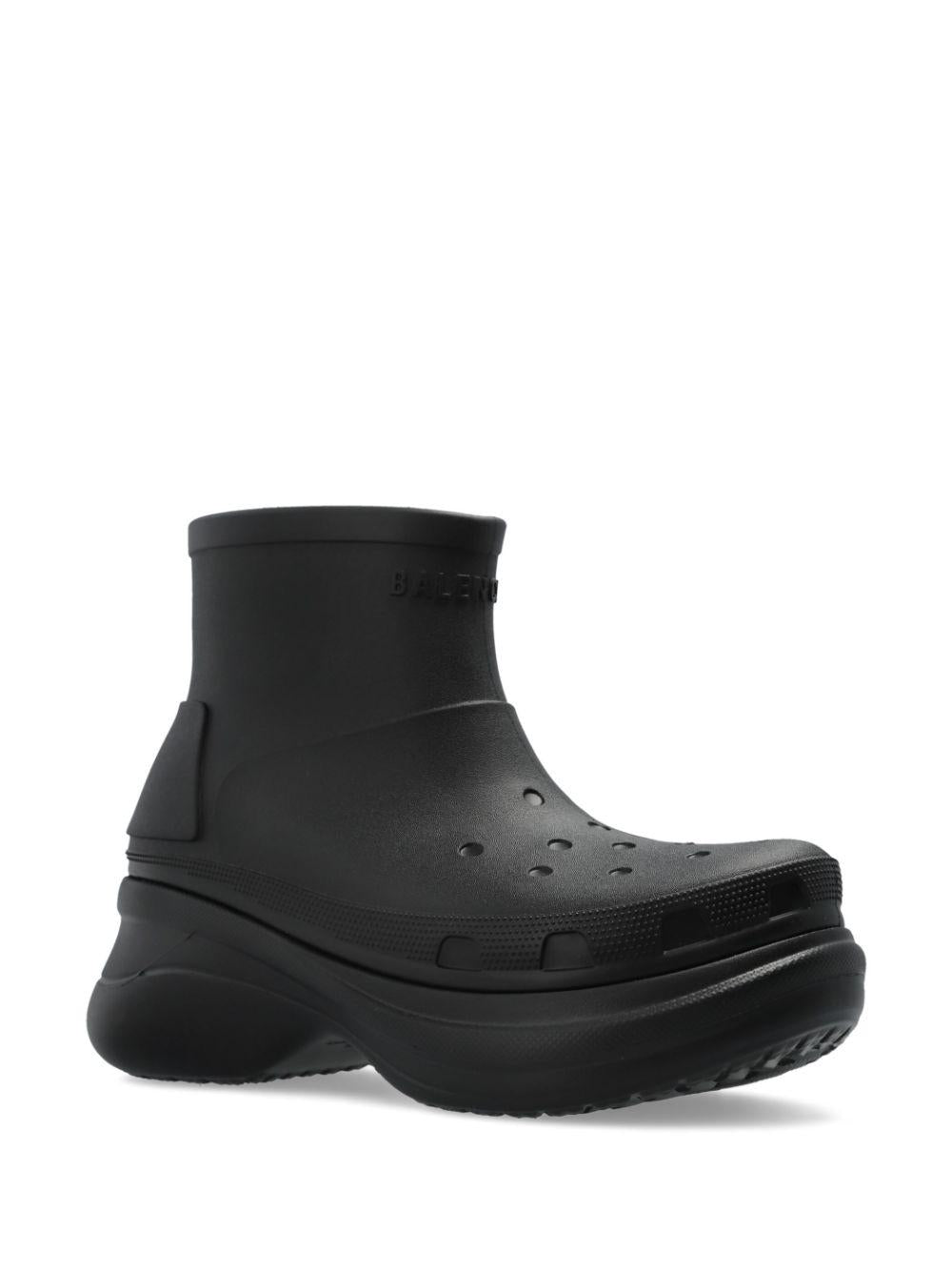 Ankle boots<BR/>x Crocs<BR/><BR/><BR/> 713679 W1S8E1000 BALENCIAGA