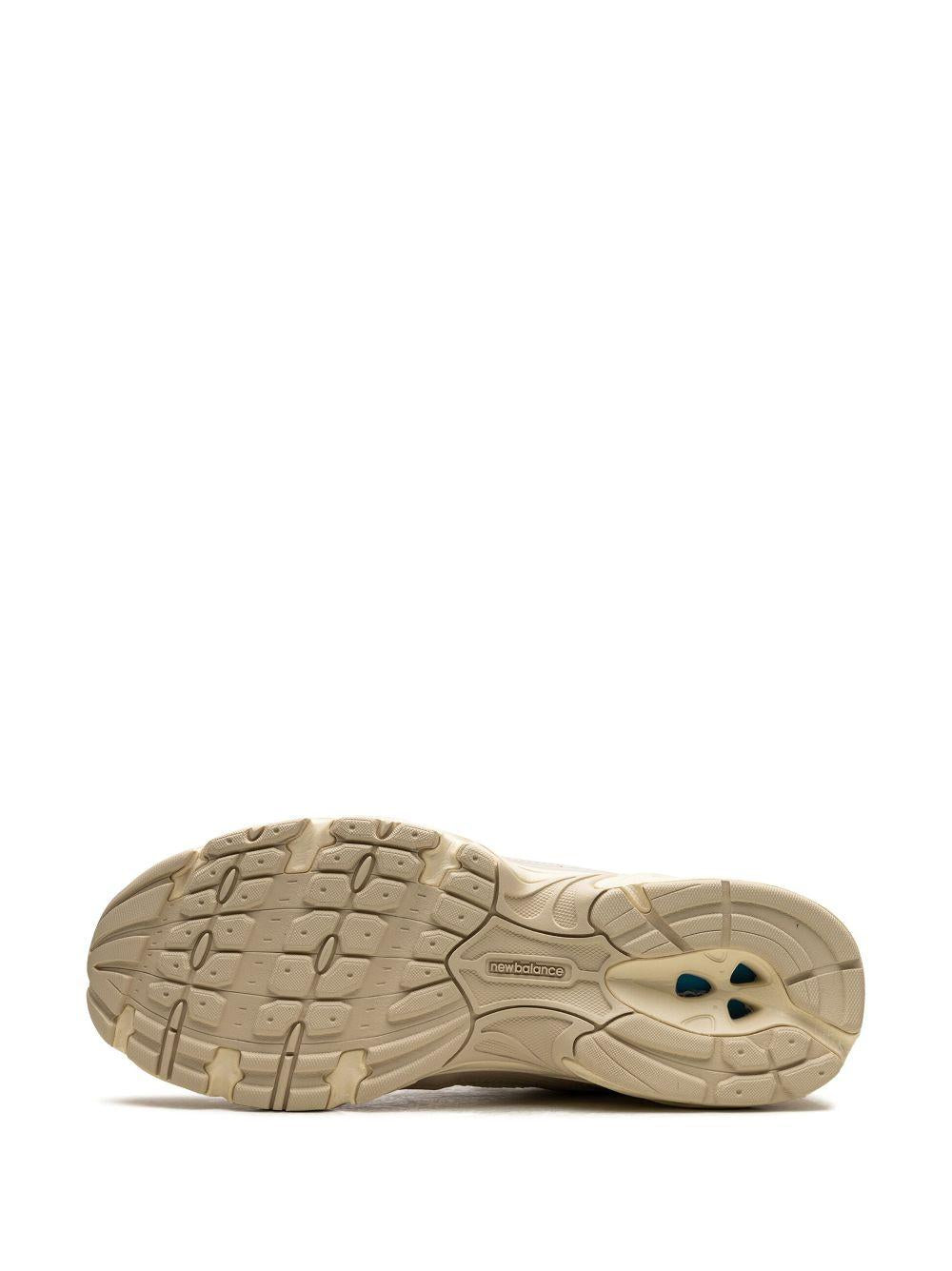 530 logo-patch low-top sneakers<BR/><BR/><BR/> MR530AA NEW BALANCE