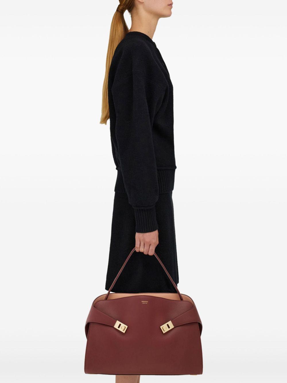 L Hug shoulder bag<BR/><BR/> HUG SH M 782635COLLEGE RED FERRAGAMO