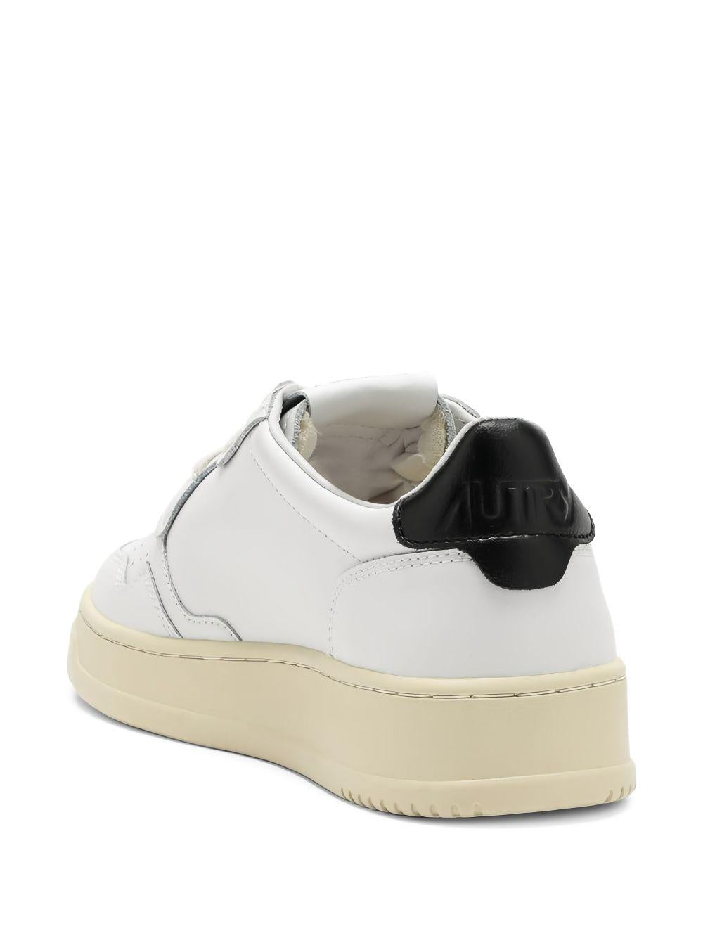 MEDALIST LOW SNEAKERS IN WHITE AND MOKA LEATHER AULW UH08MOKA/WHT AUTRY
