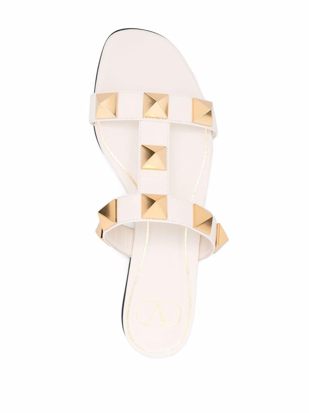 Roman Stud flat leather sandals<BR/><BR/><BR/> ZW2S0BU9ZWM I16 VALENTINO GARAVANI