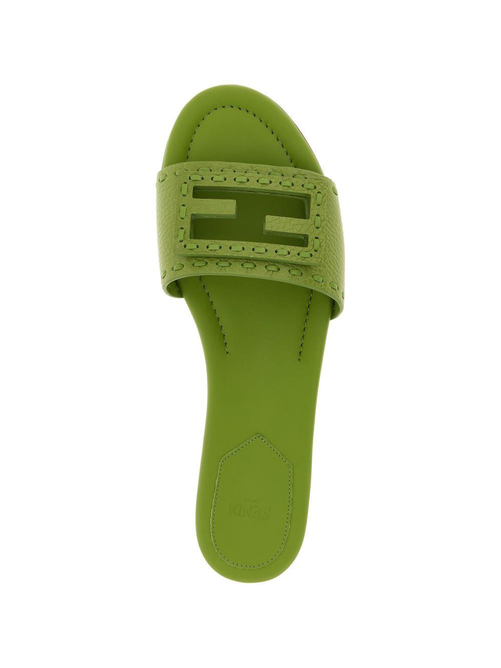 Baguette leather slides 8R8136 AQY2F1VDK FENDI