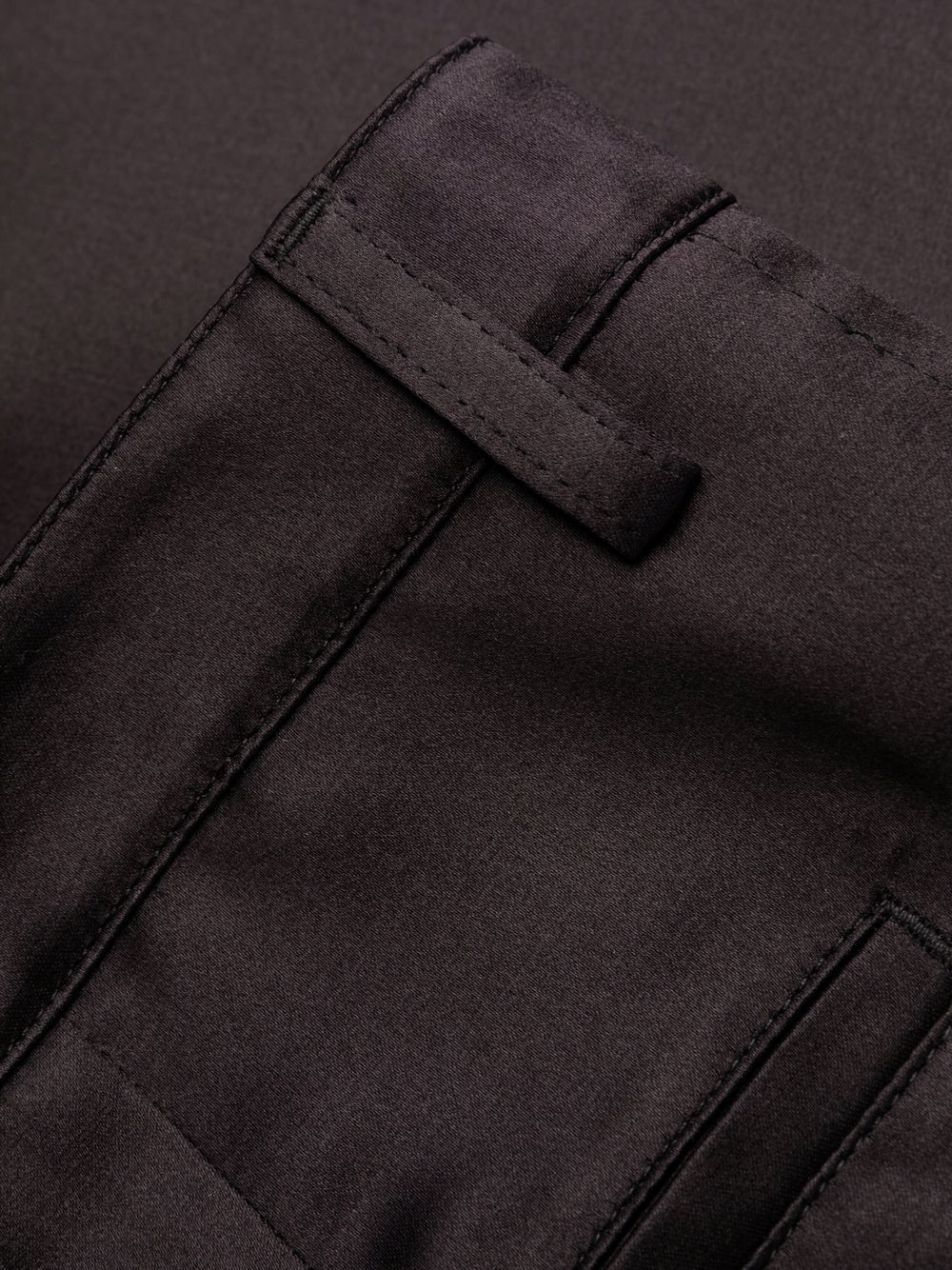 Pantaloni sartoriali neri in misto seta/lana e seta con dettaglio a pieghe