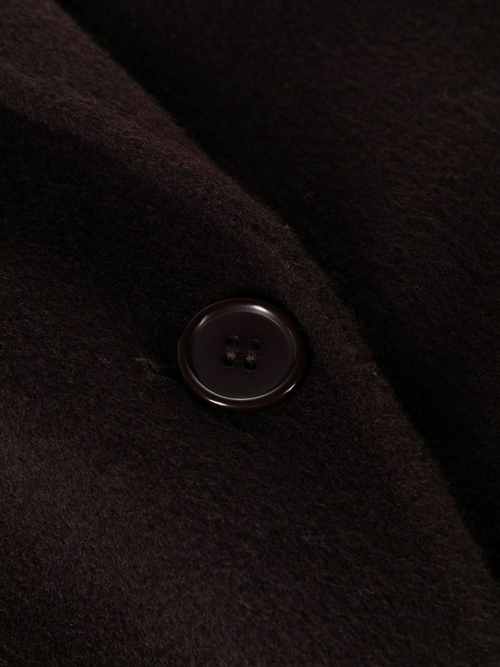 Single-breasted button-fastening coat