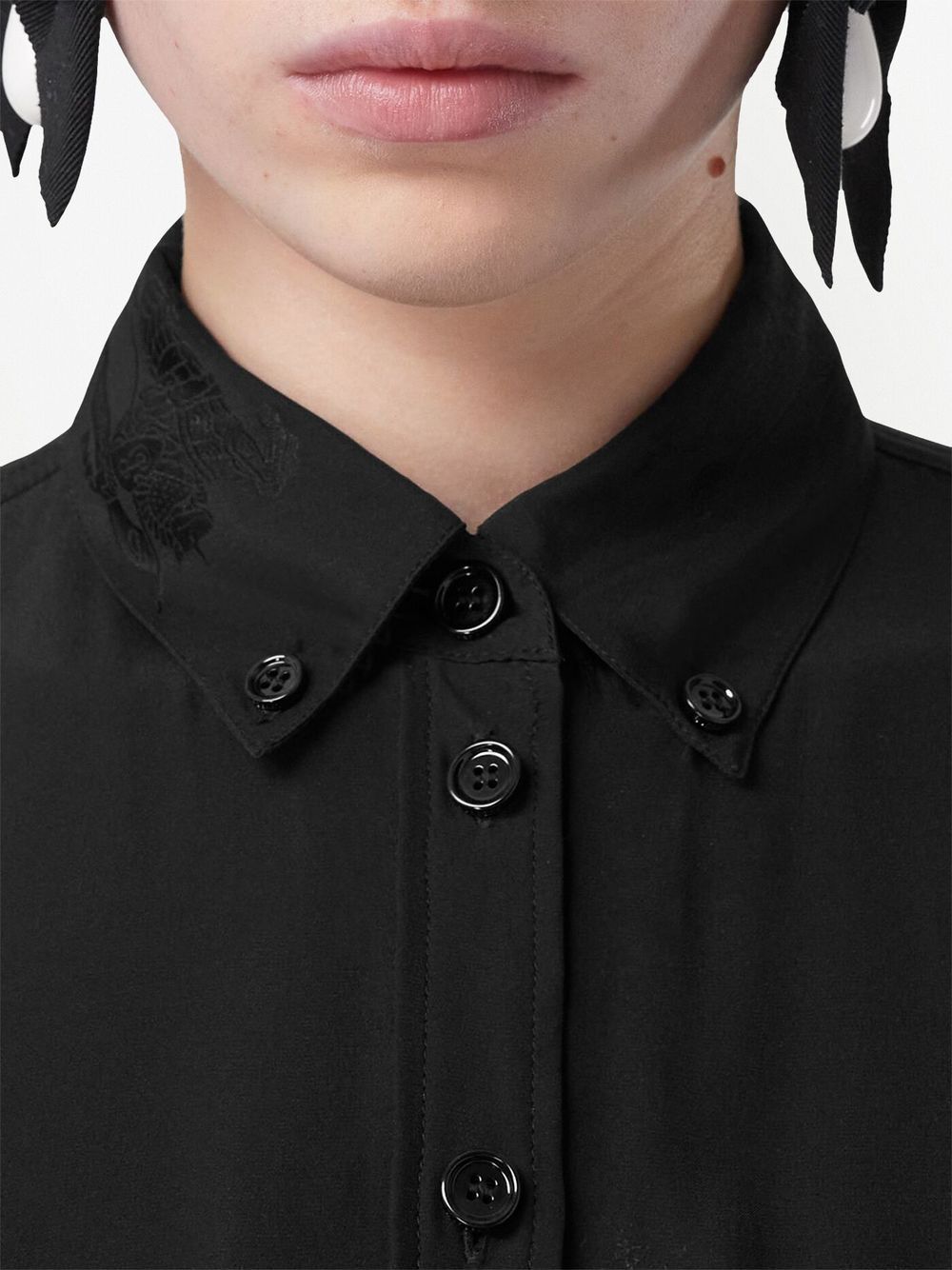 Camicia nera in seta con logo all over