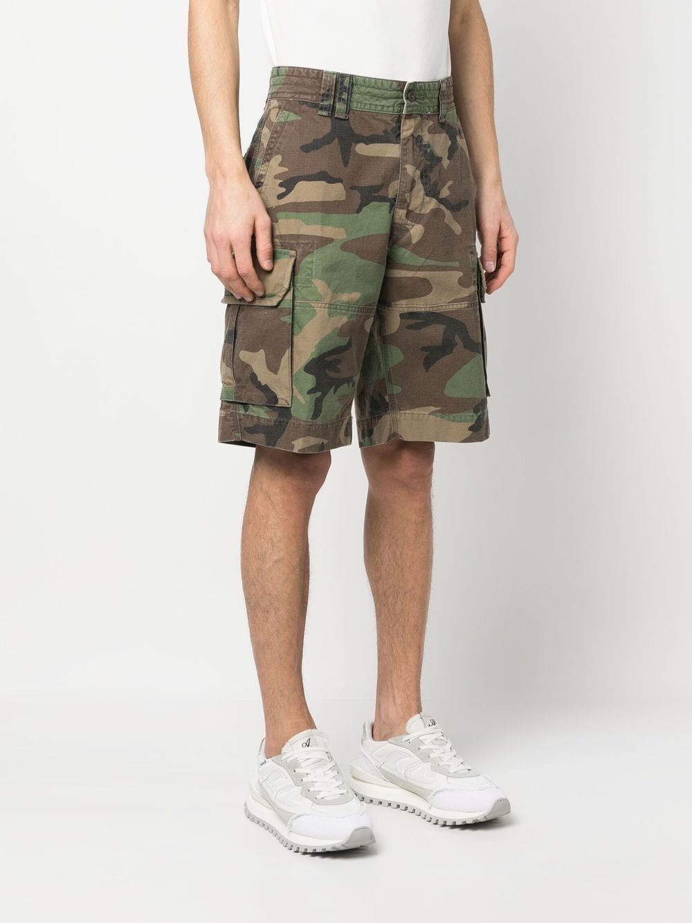 Camouflage-print cotton cargo shorts