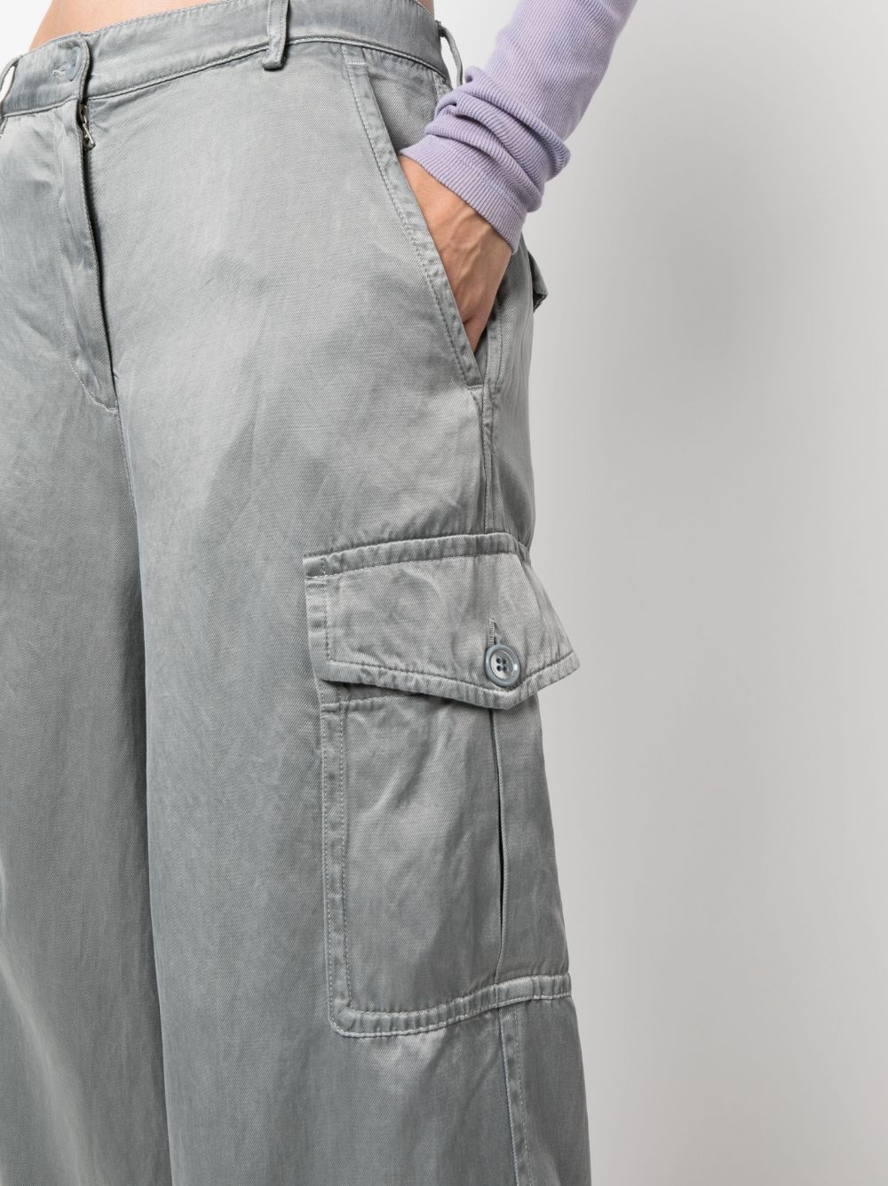 Wide-leg cargo trousers