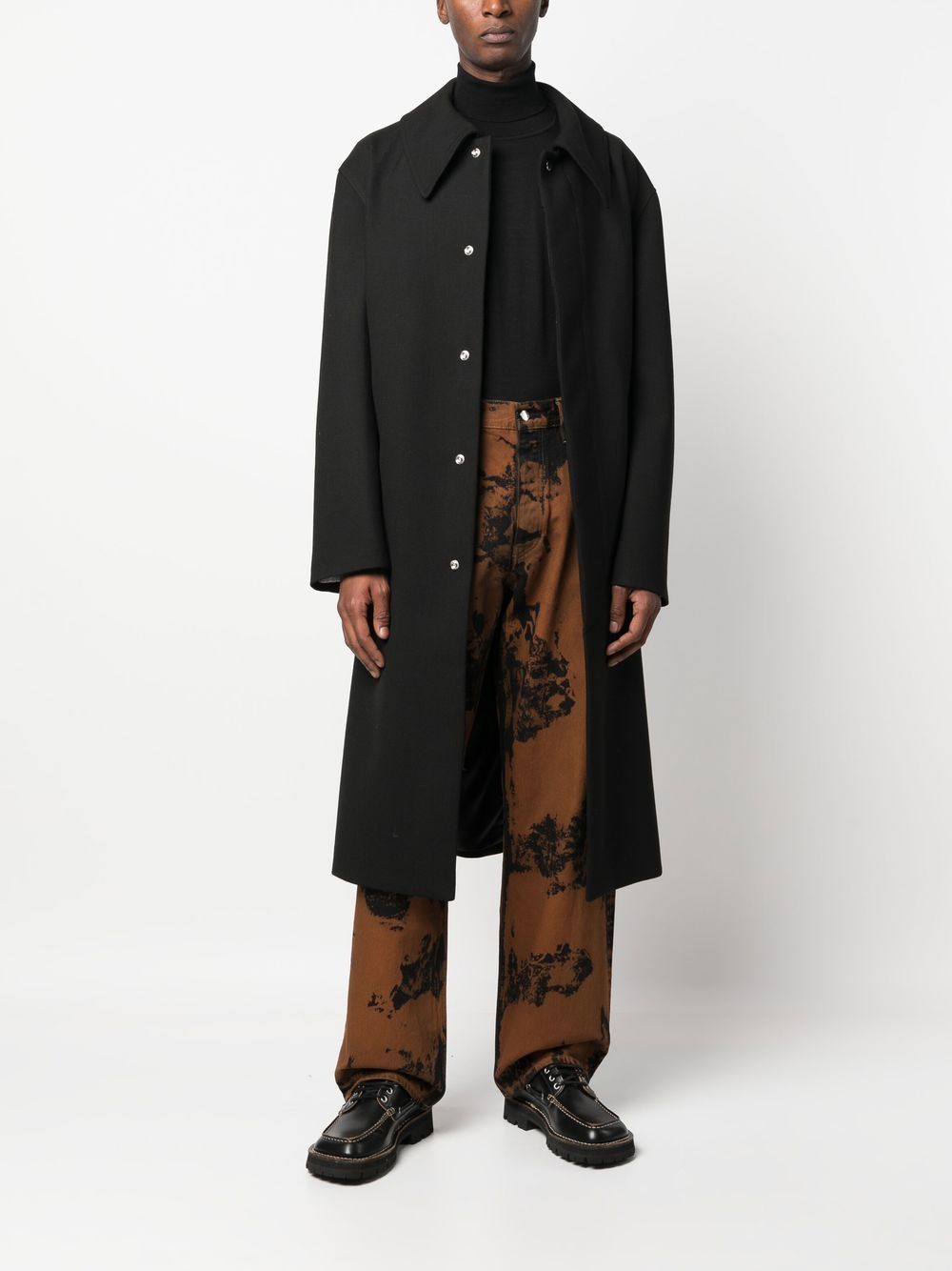 Long-sleeve button-fastening coat