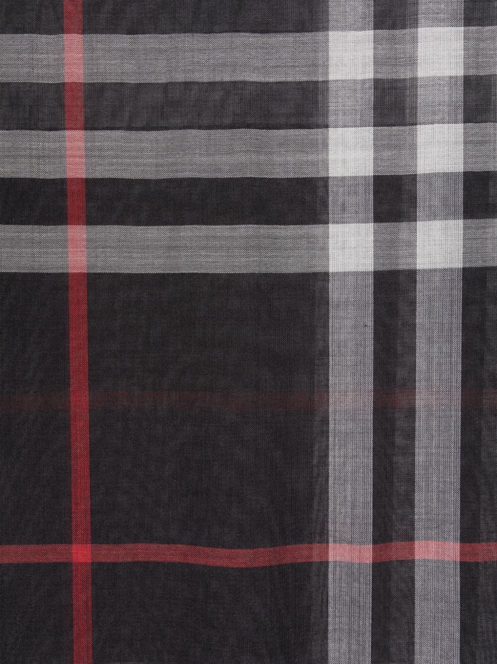 Checked frayed scarf<BR/><BR/><BR/>