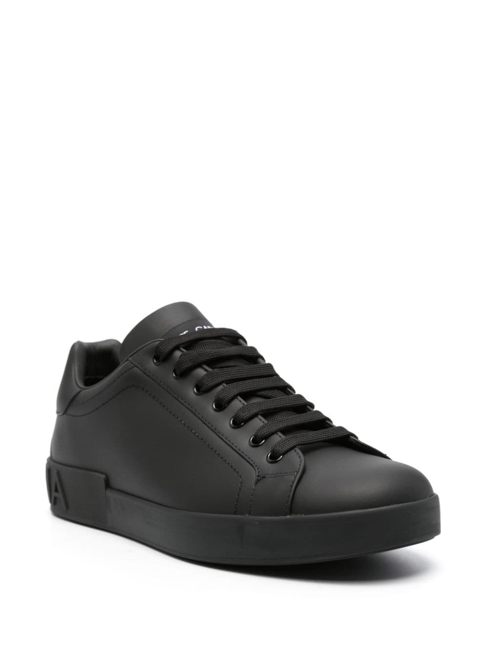 Sneakers total black con logo frontale<br>