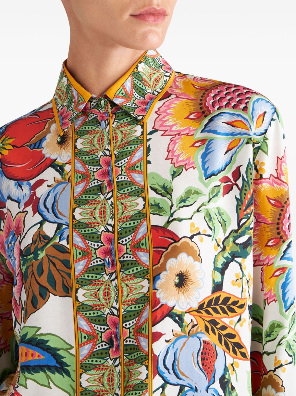 Camicia in seta con stampa floreale<br><br><br>