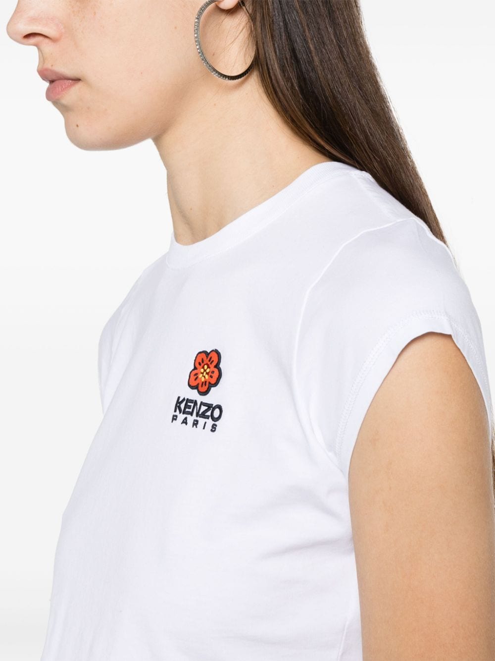 T-shirt cropped con logo ricamato<br><br><br>