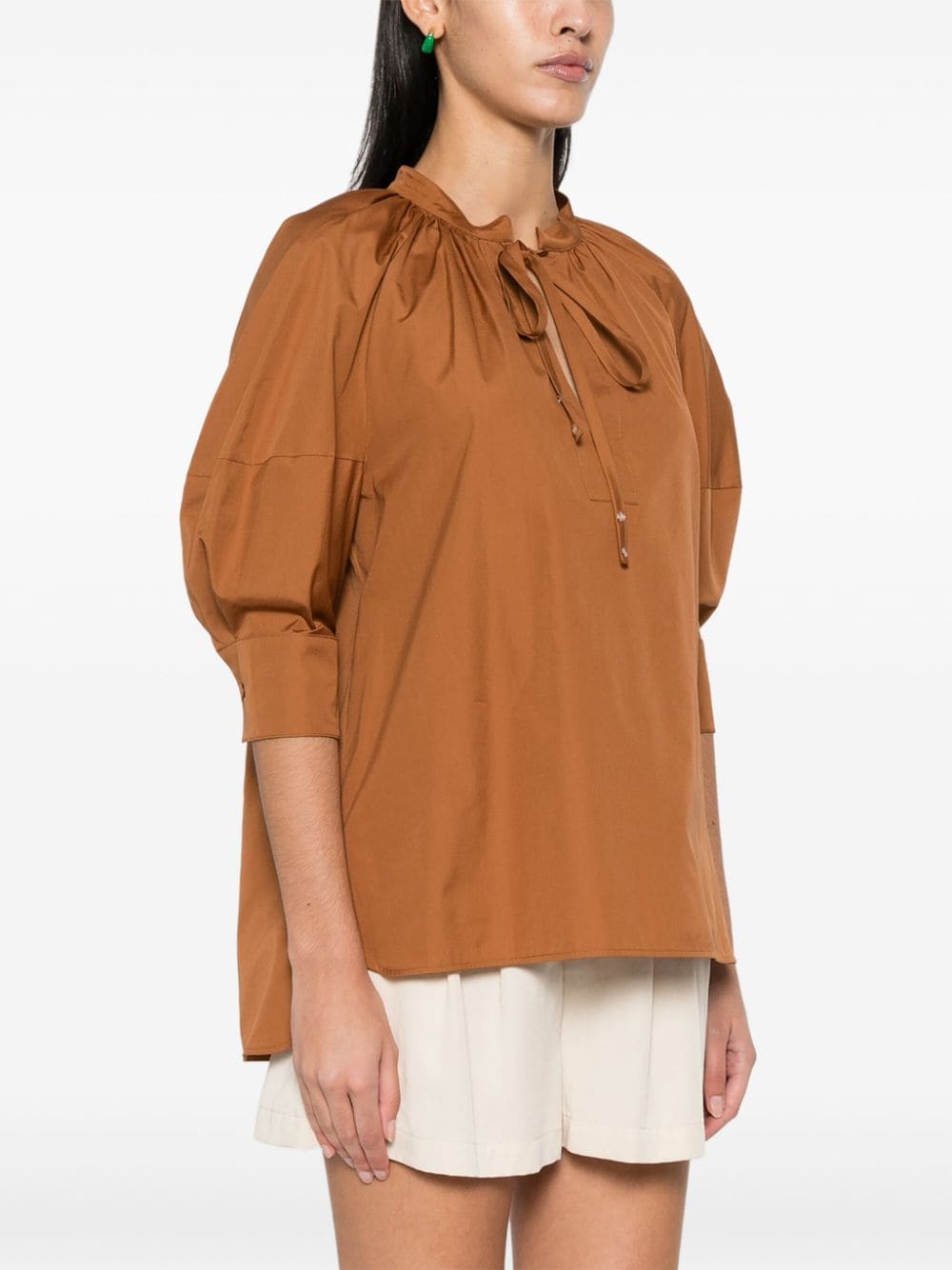 Blusa in cotone con dettaglio nappe<br><br><br>