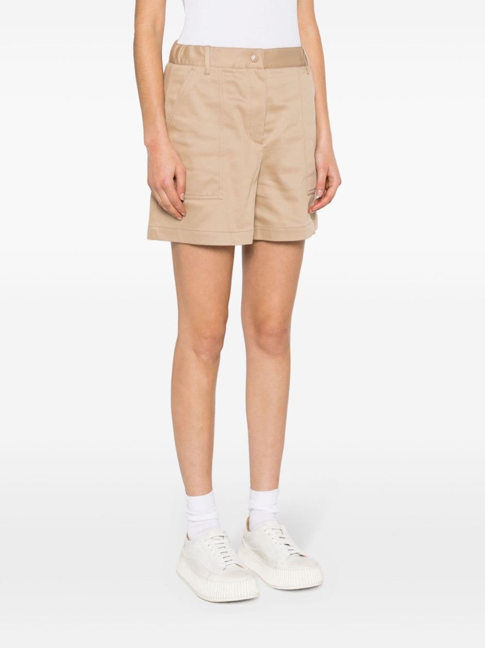 Shorts in garbadine con patch logo<br><br><br>