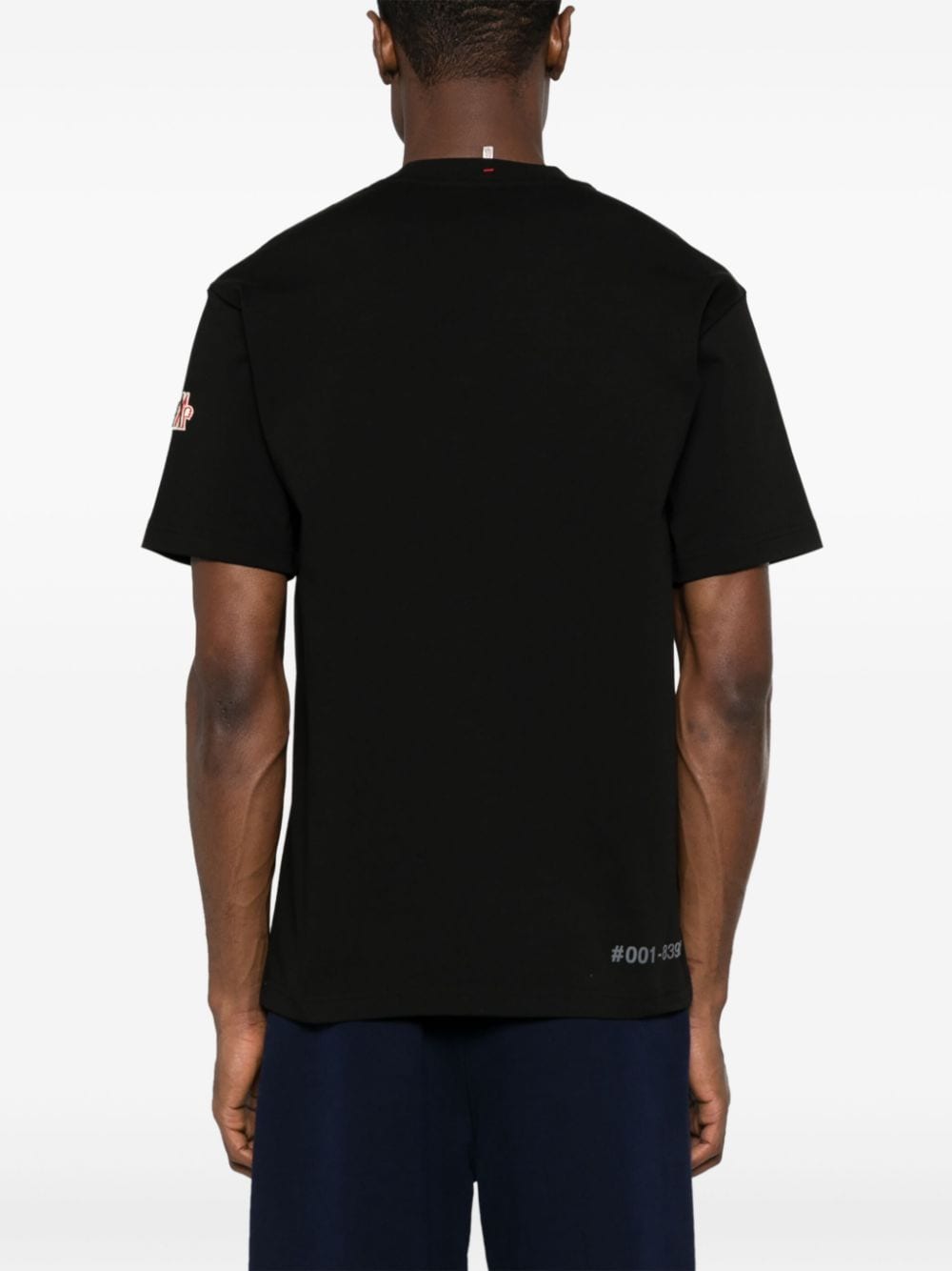 T-shirt in cotone con applicazione logo<br><br><br>