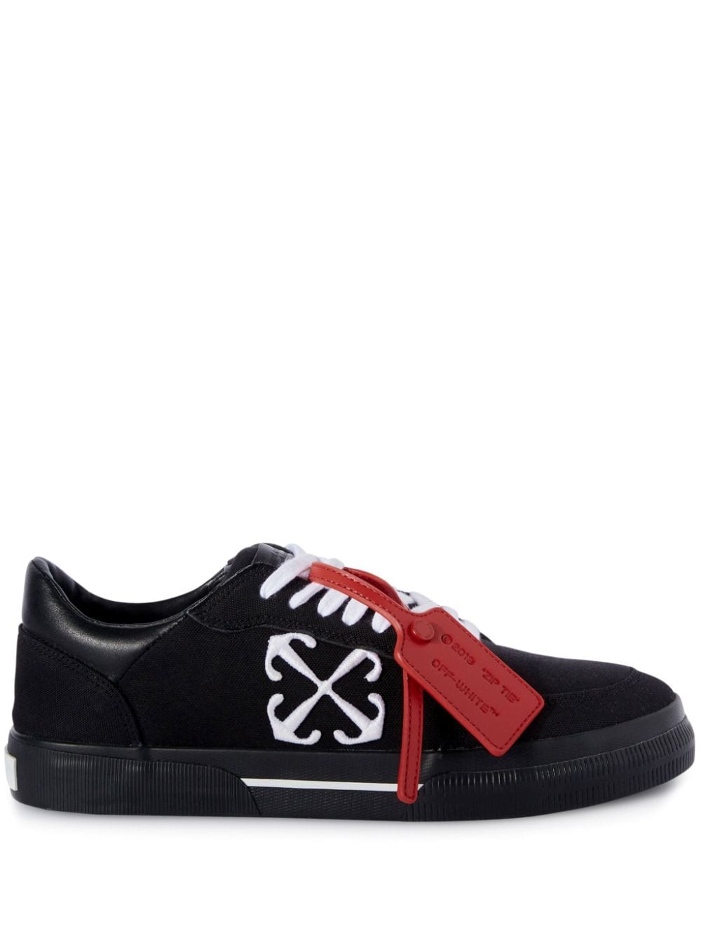 Vulcanized contrasting-tag canvas sneakers<BR/><BR/><BR/>