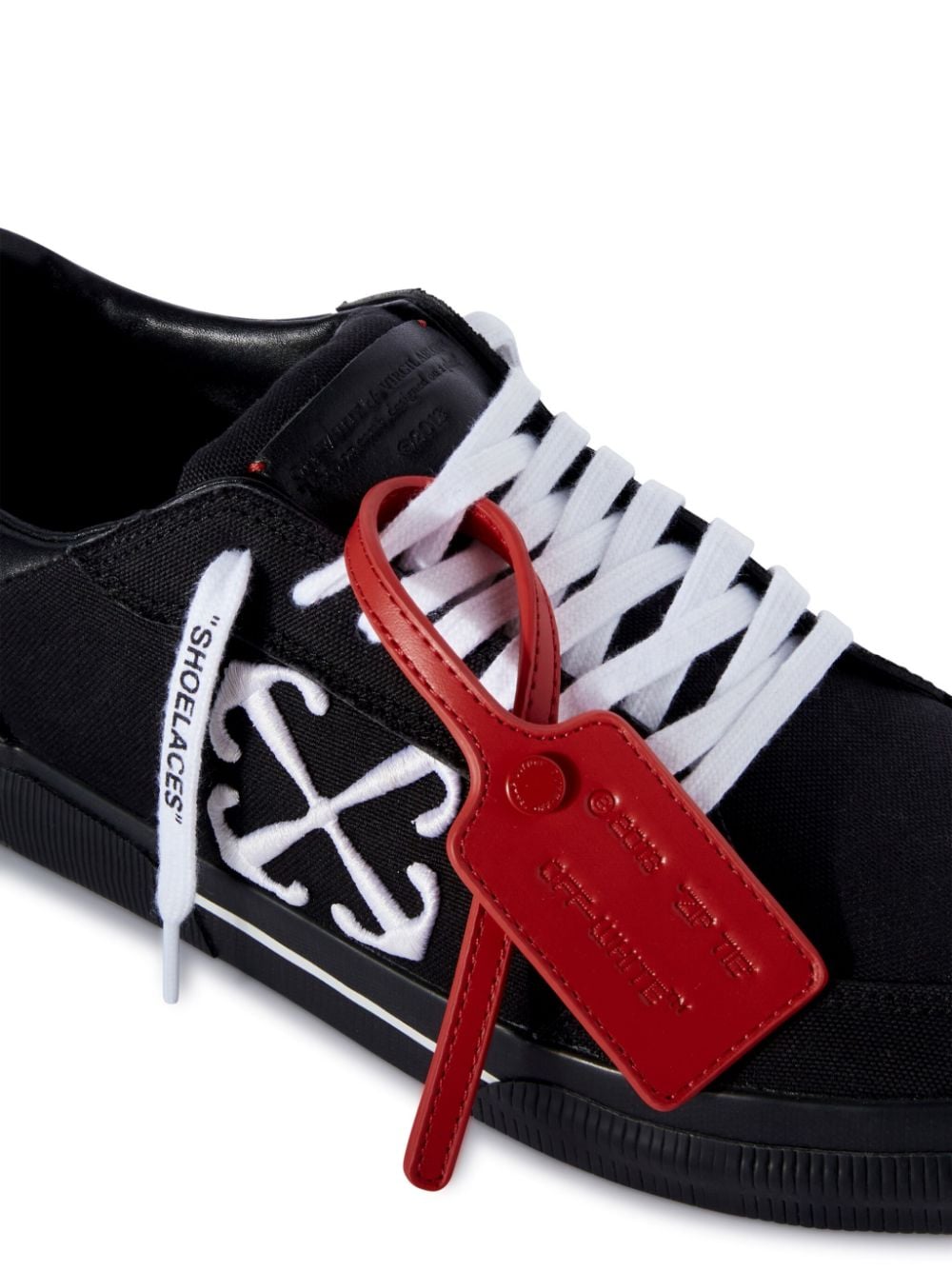 Sneaker in tela vulcanizzata con etichetta a contrasto<br><br><br>
